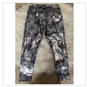 Beyond Yoga High Waisted Midi Legging In Foil Tie Dye Silver Size XL
